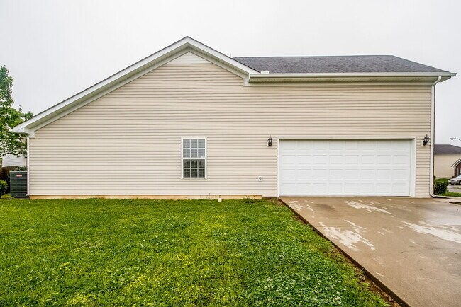 Building Photo - 819 Kanatak Ln
