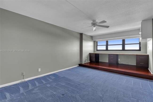 Building Photo - 3200 Port Royale Dr N