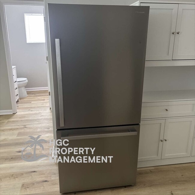 Building Photo - 827 Moore St