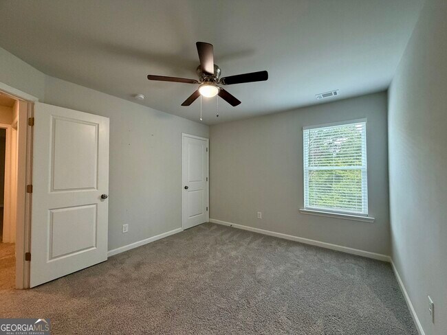 Building Photo - 121 Quail Forest Circle