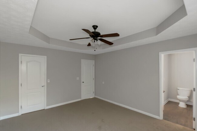 Building Photo - Spacious 4-Bedroom Split Foyer with 3 Bath...