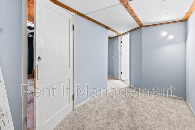 Building Photo - 2315 N. 61st.