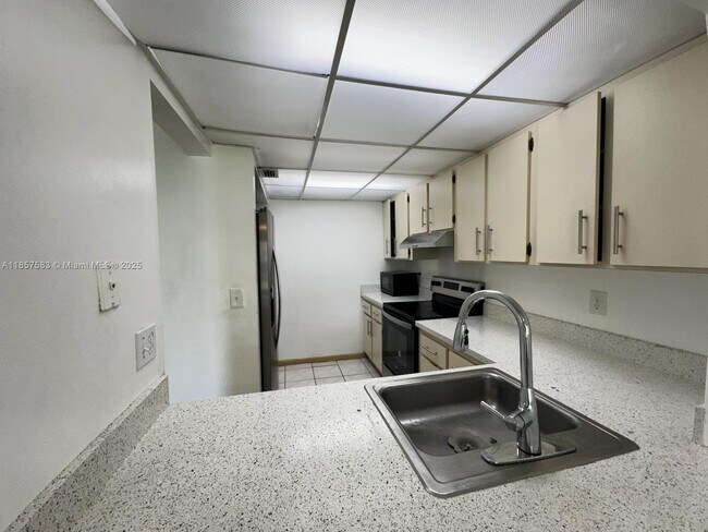 Building Photo - 2675 W 66th St