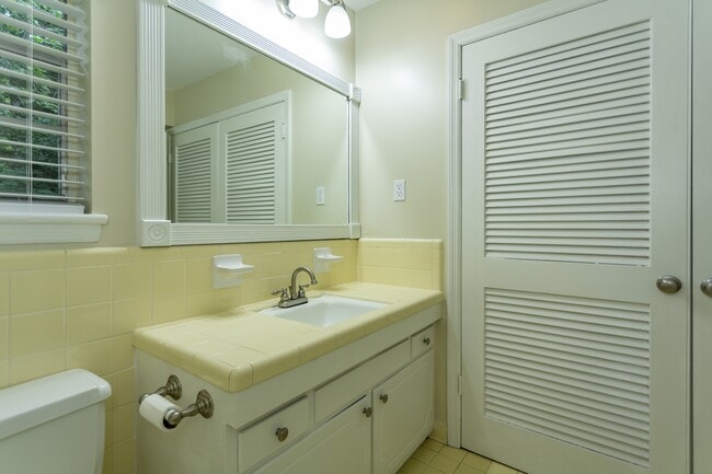 Building Photo - 2200 Montreat Cir