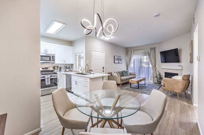 Building Photo - fully furnished, 1 bed, 1 bath condo in gated community
