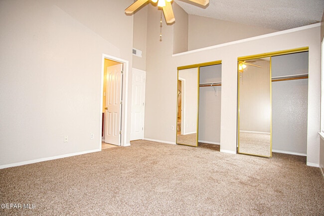 Building Photo - 13944 Roslyn Dr