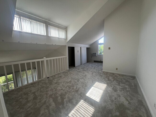 Building Photo - Upgraded 2 bed 2 bath condo in Mountain View. Must See!