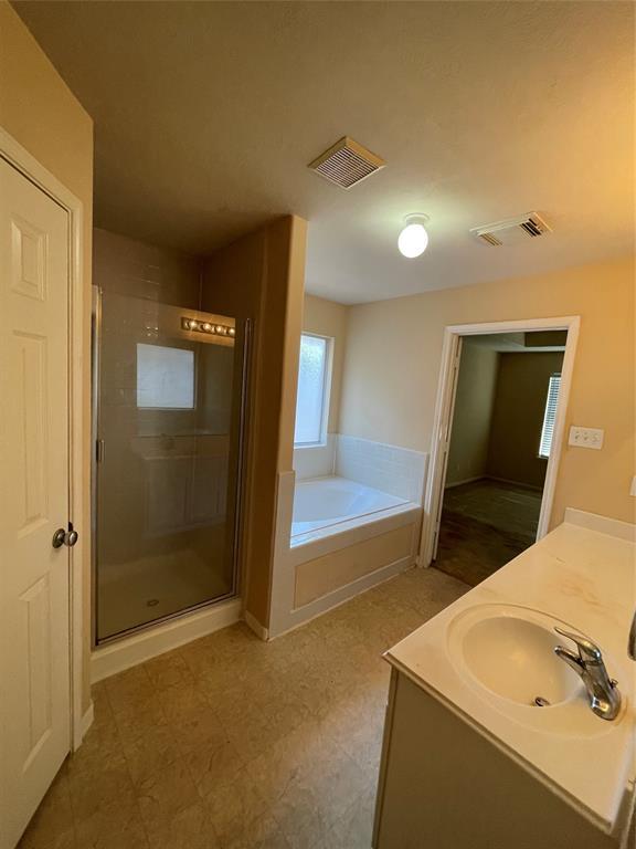 Building Photo - 2910 Meadowglen Cove