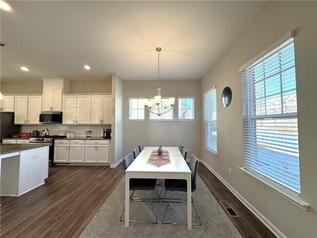 Building Photo - 3311 Park Pointe Cir