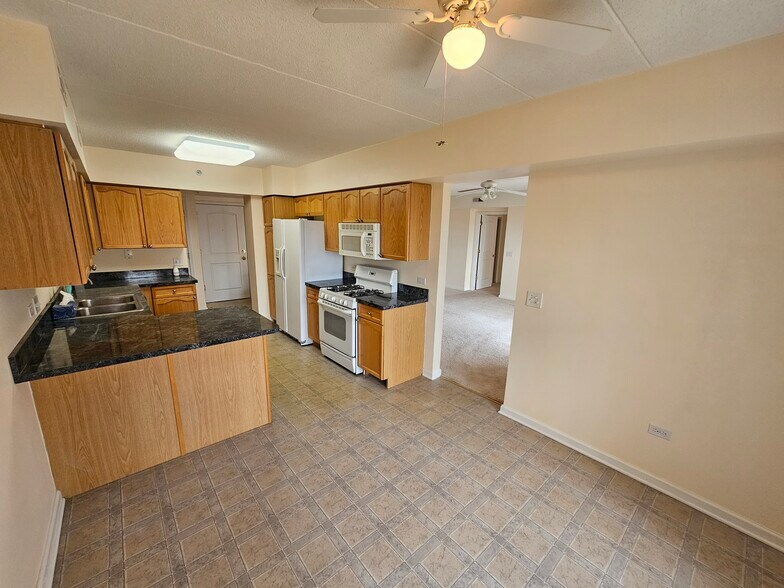 Building Photo - 655 Perrie Dr