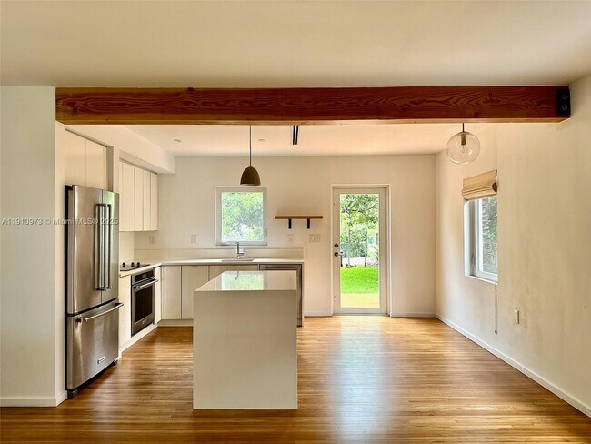 Building Photo - 630 Cardinal St