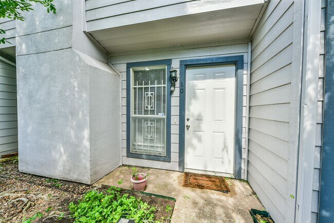 Building Photo - 5917 Fairdale Ln