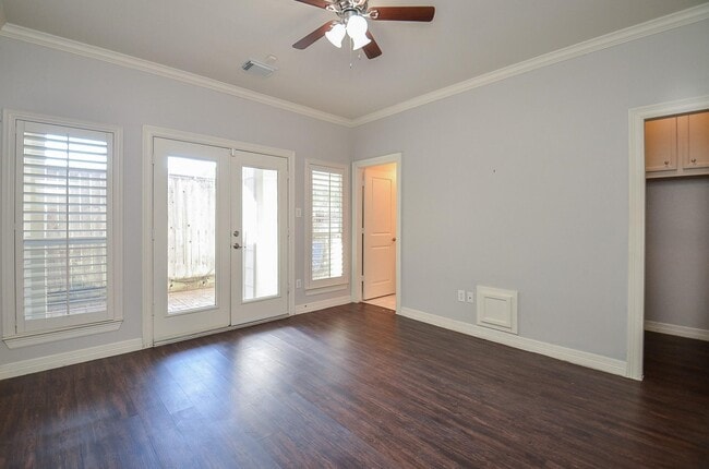 Building Photo - 625 Hartman St