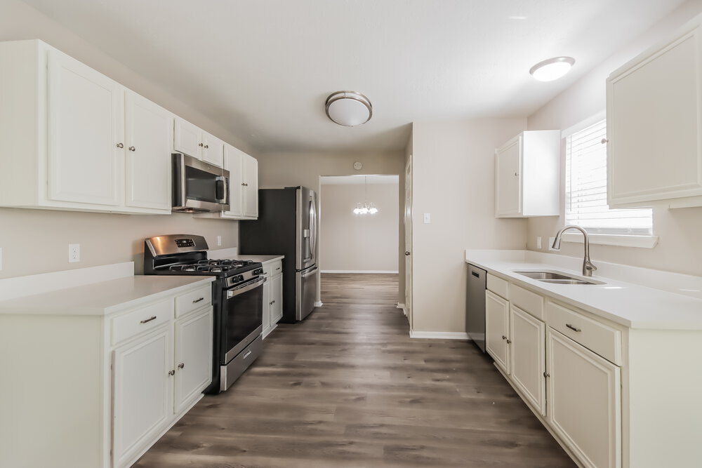 Building Photo - 18450 Hollow Oaks Cir