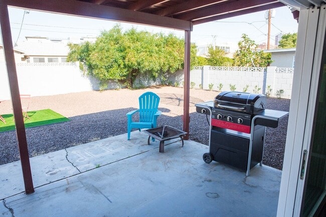 Building Photo - Gorgeous Fully Furnished 3 Bd 2 Bath Vacat...