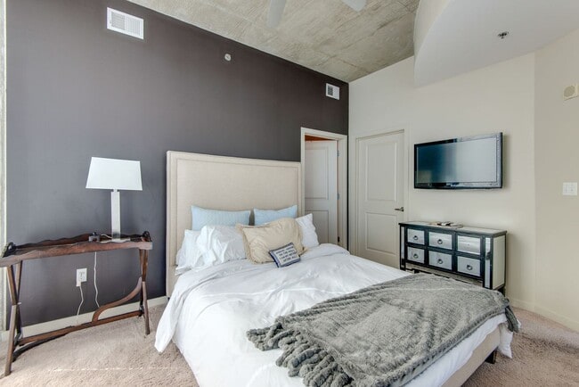 Building Photo - Downtown Luxury Living at The Encore