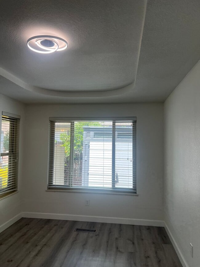 Building Photo - 142 Hillview Dr