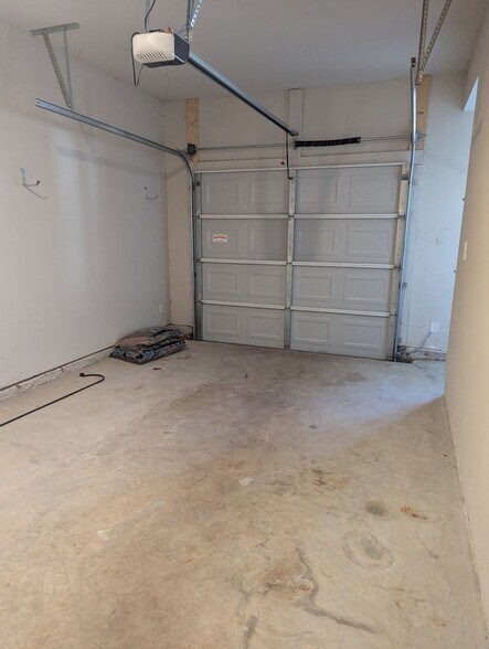 Building Photo - 385 Orchard Ln