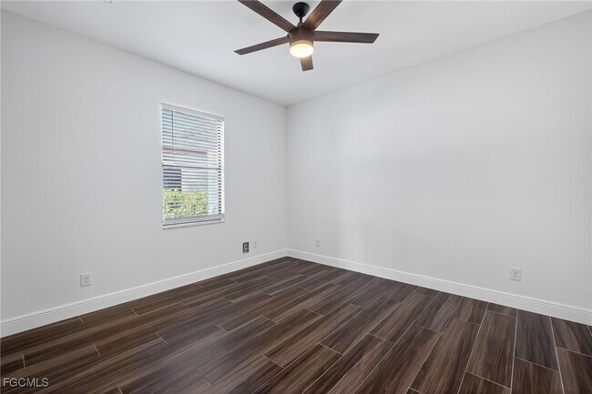 Building Photo - 332 SW 26th St