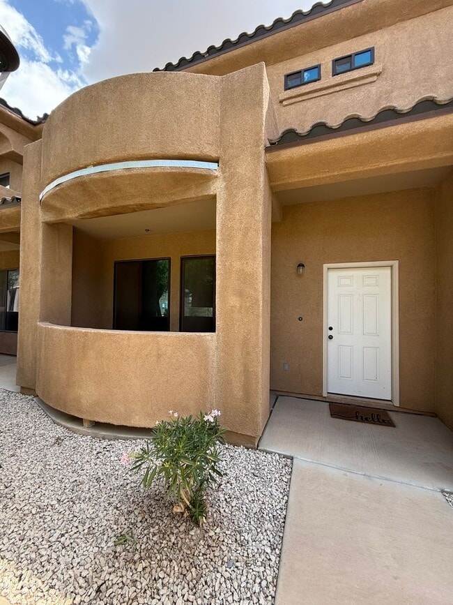 Building Photo - Luxury El Dorado Condo for Rent