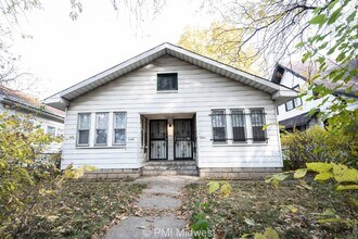 Building Photo - Charming 1 Bed Duplex with Full Bath in In...