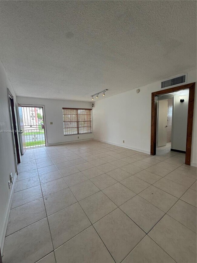 Building Photo - 12810 SW 43rd Dr