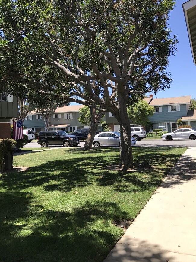 Building Photo - 9660 Durham Dr