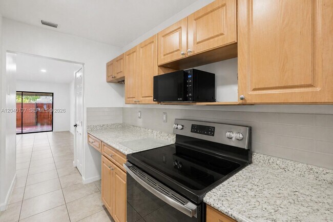 Building Photo - 5113 SW 138th Ave Cir