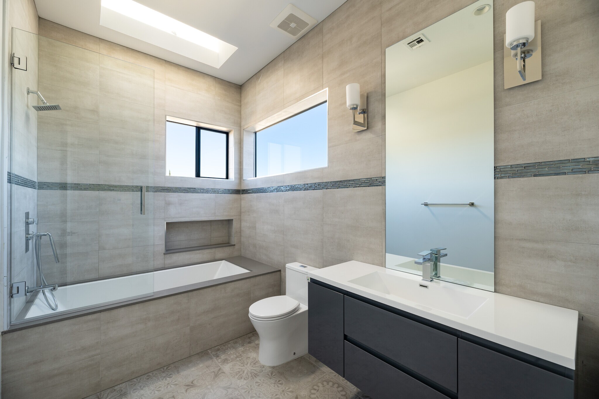 Building Photo - 1805 S Longwood Ave