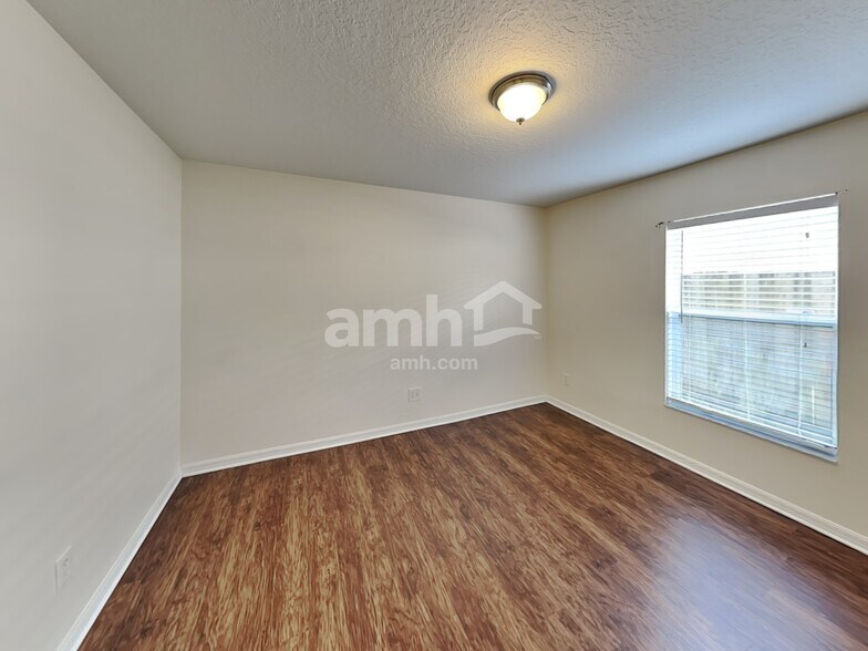 Building Photo - 11502 Village Brook Dr