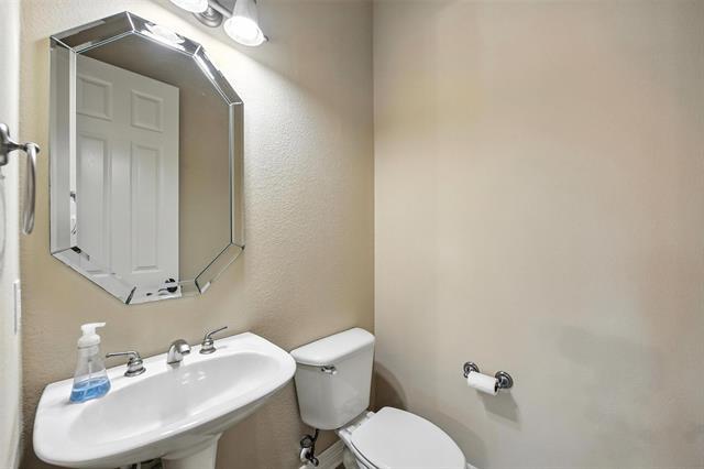 Building Photo - 1008 Colonial Dr