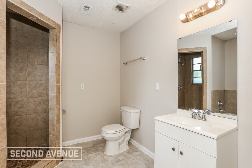 Building Photo - 4662 Roanoke Blvd