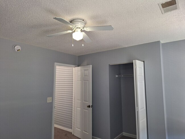 Building Photo - Wonderful Four Bedroom Home in Northeast C...