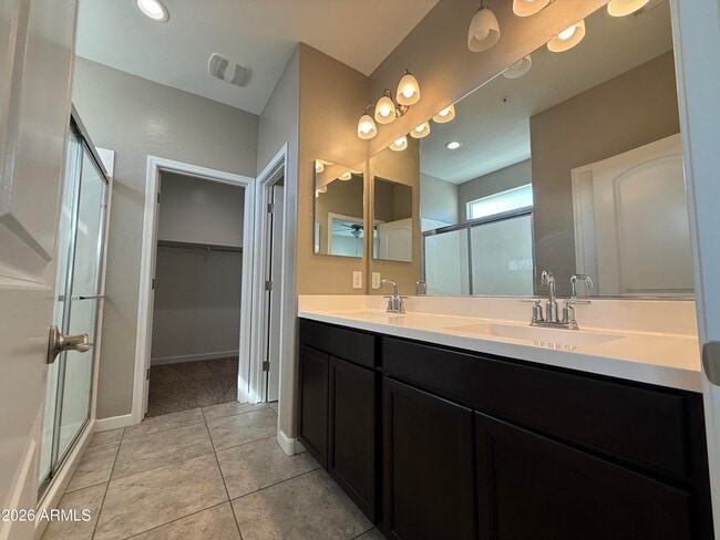 Building Photo - 1255 N Arizona Ave