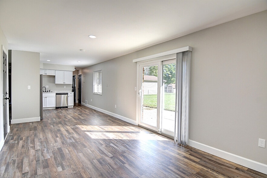 Building Photo - 2306 Southlea Dr