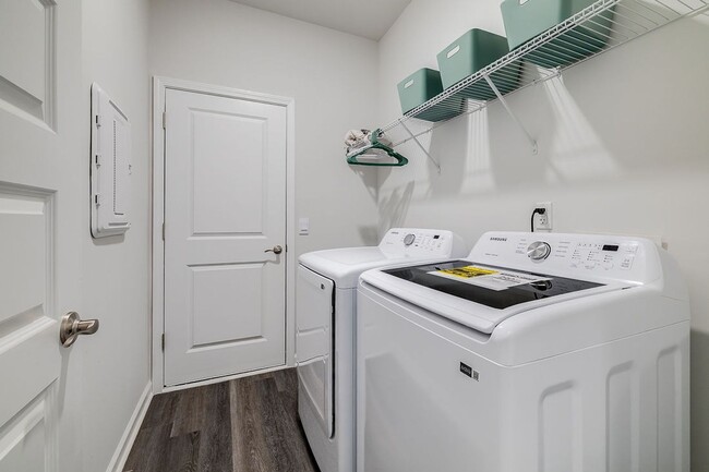 Building Photo - Luxury & Maintenance Free Living in Savann...