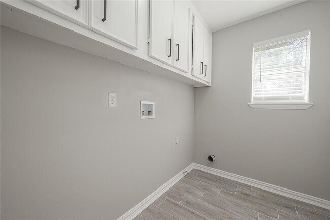 Building Photo - 6 N Waxberry Rd