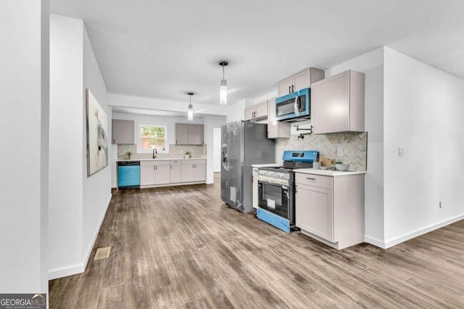 Building Photo - 388 Sargent Dr SE