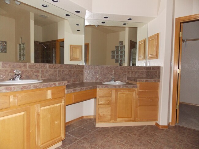 Building Photo - For Rent — High Desert | Desert Mountain G...