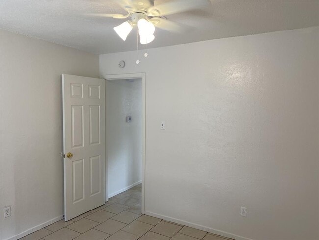 Building Photo - 3408 Lynridge Dr