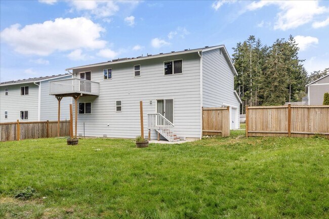Building Photo - Beautiful Spacious 4 Bedroom 2.75 Bathroom...