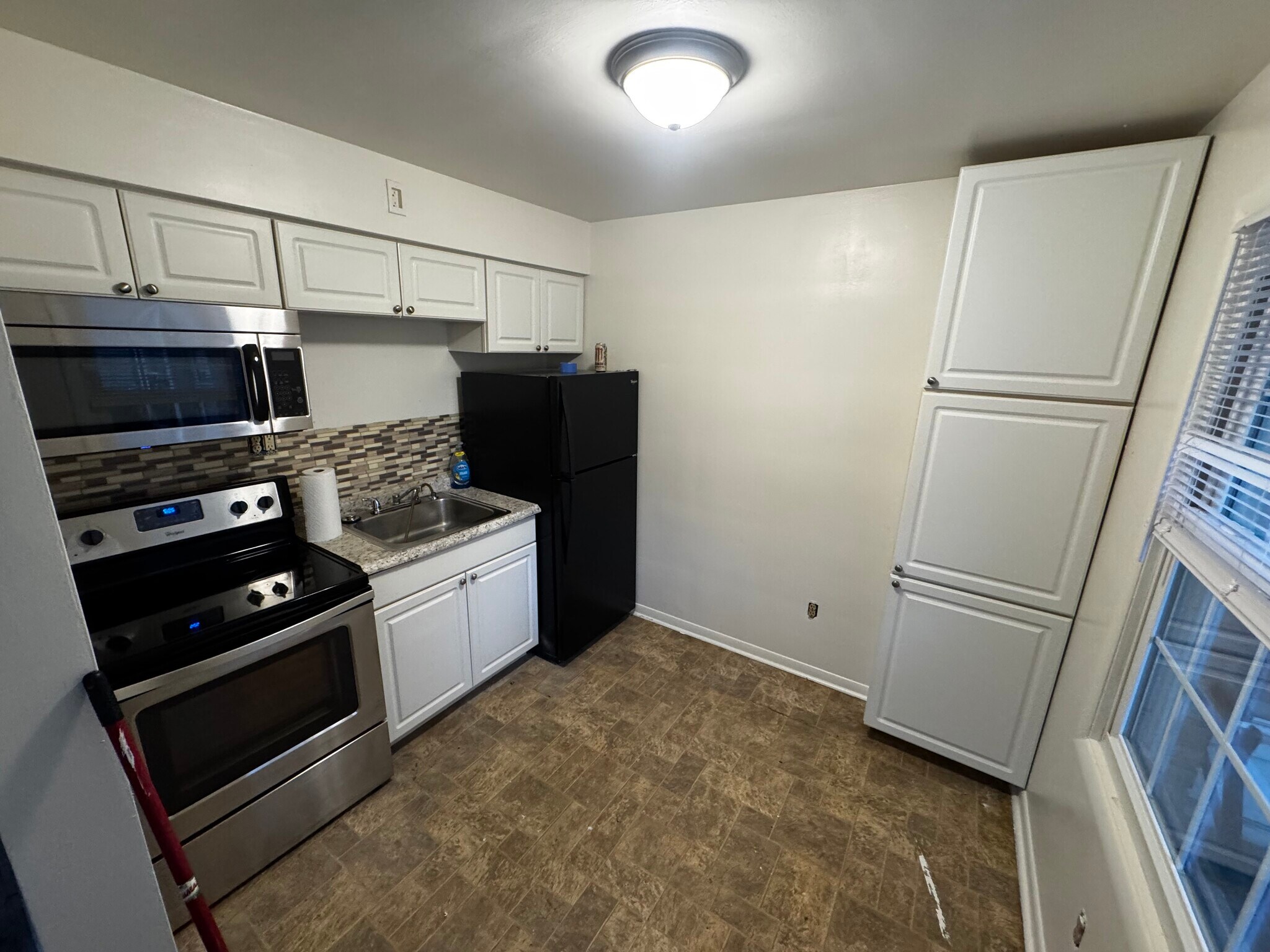 Building Photo - 4052 W Lake Rd