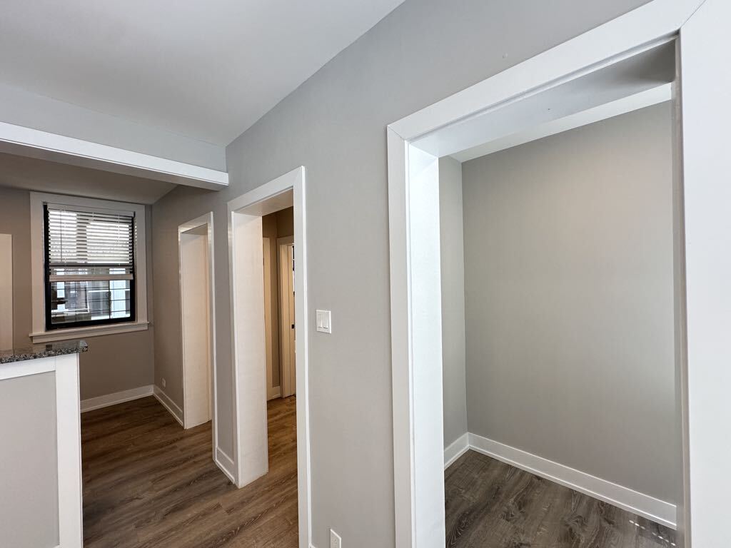 Building Photo - 4211 N Wolcott Ave