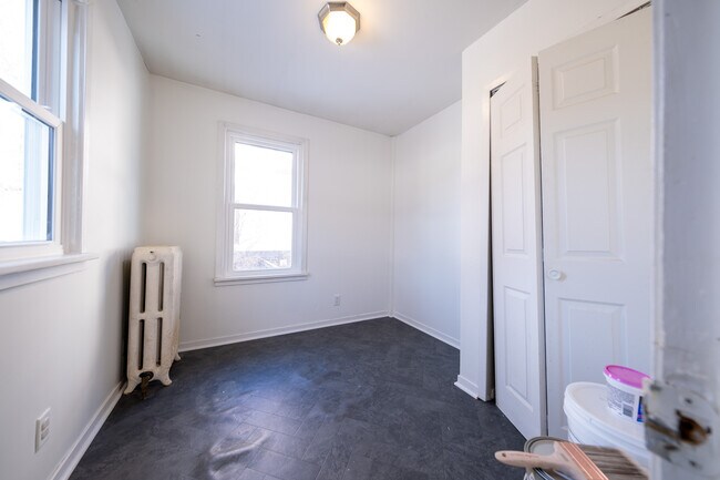 Building Photo - 3832 18th Ave S