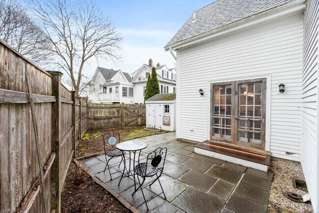 Building Photo - 54 Broadway Ave