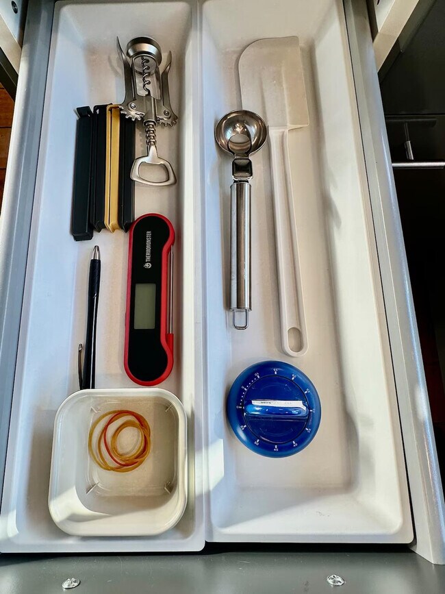 Building Photo - 6505 Skyfarm Dr