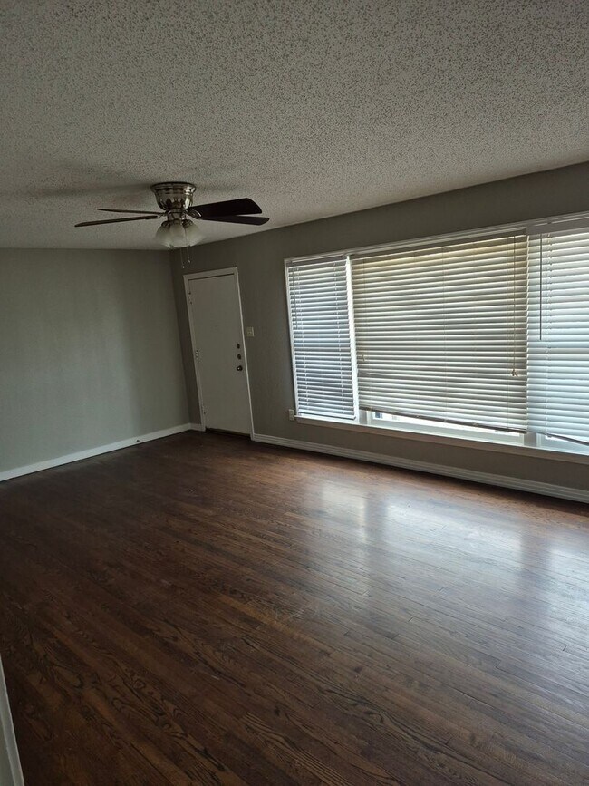 Building Photo - Charming 3-Bedroom, 2-Bath Home with Bonus...