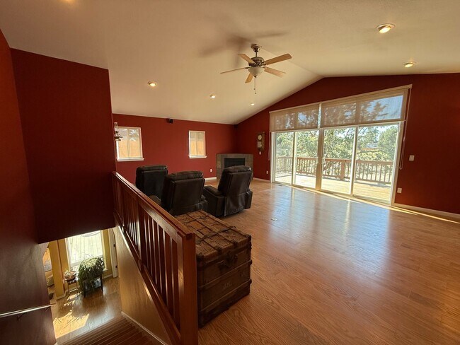 Building Photo - Spacious 4 Bed, 3 Bath Home - Terrango Glen