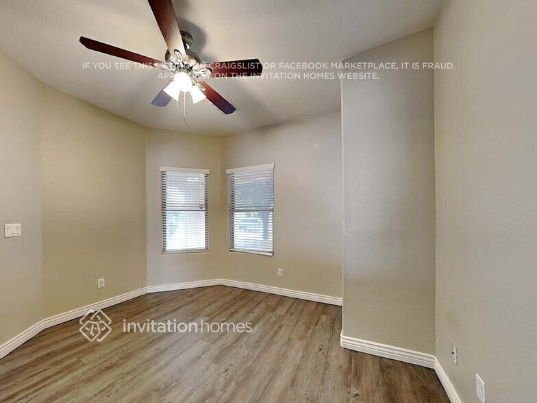 Building Photo - 12938 W Clarendon Ave