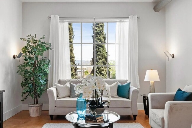 Building Photo - "Chic 1-Bedroom Retreat in Santana Row: 86...
